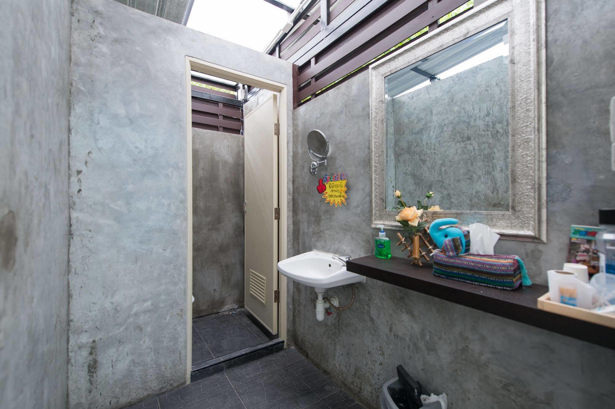 בנגקוק Nty Hostel Near Suvarnabhumi Airport מראה חיצוני תמונה